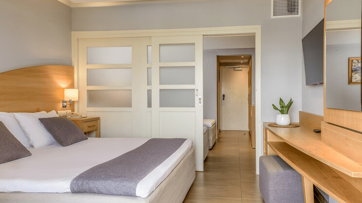 Family Sliding Door Sea View